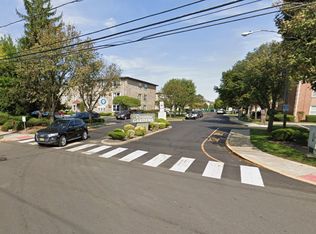 50 Riverview Ct, Secaucus, NJ 07094