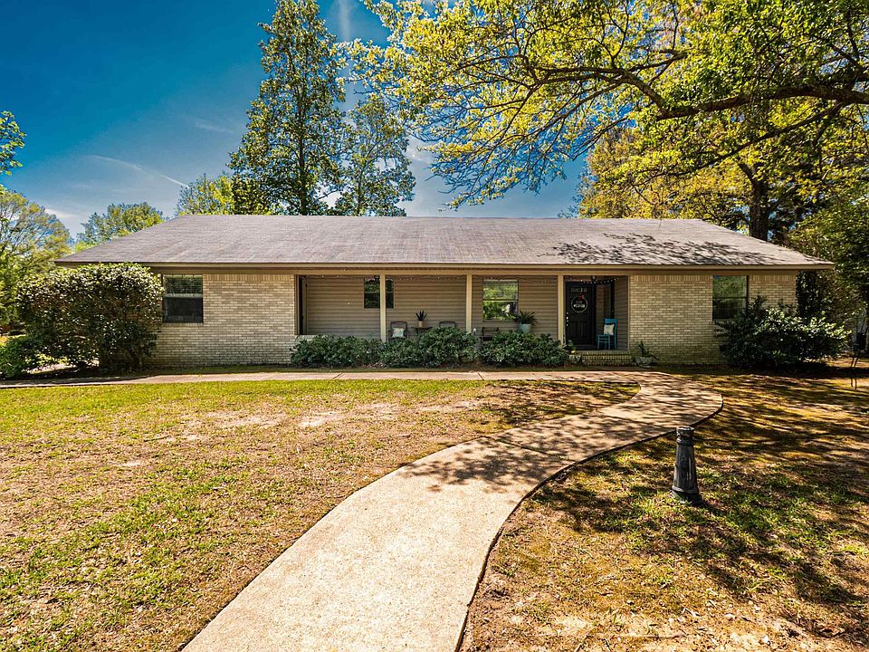 1st image of 1305 Cypress Dr