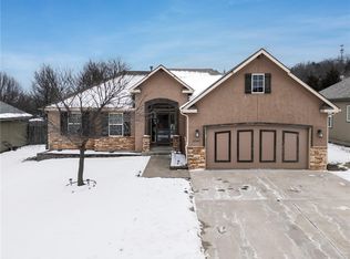 22241 W Sycamore St, Tonganoxie, KS 66086