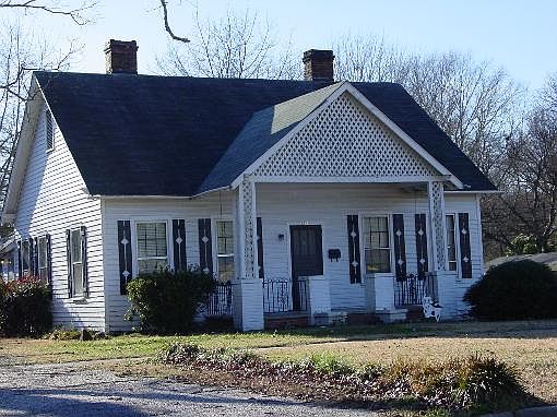 2nd image of 211 High St