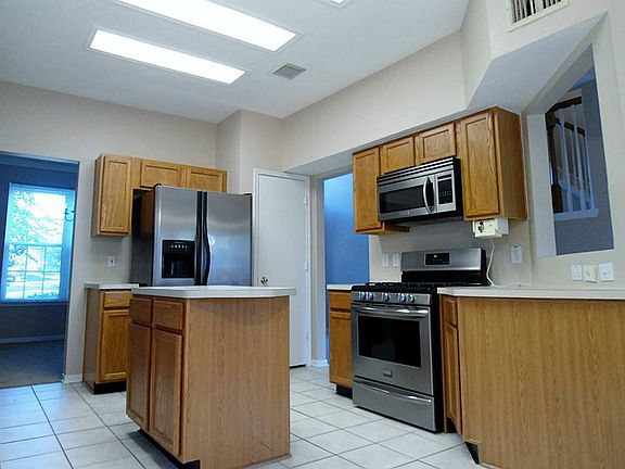 4th image of 1602 Stoney Park Dr