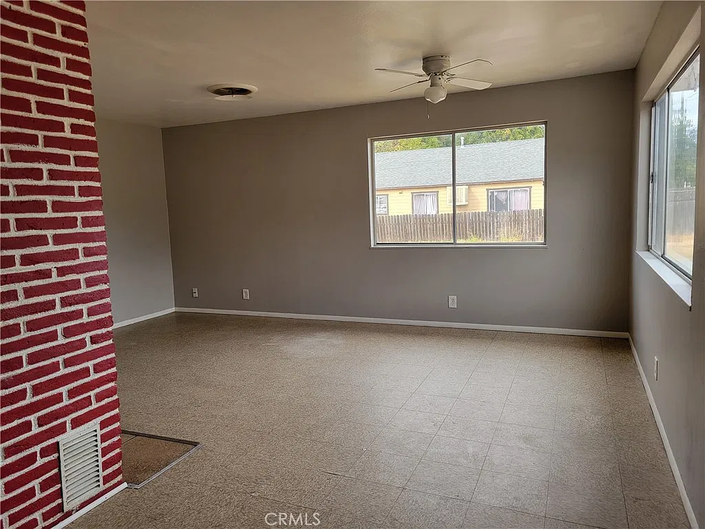 3 bed, 1008 sqft, $1,550 — Photo 3