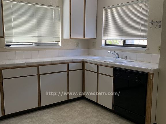 5th image of 268 W Sunnyoaks Ave