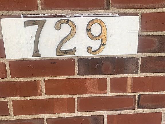 5th image of 729 Governor Rd S