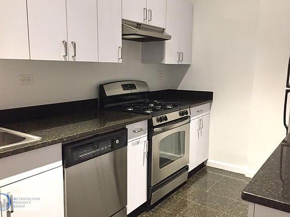 5th image of 205 W 57th St APT 9C