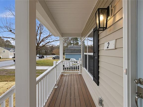 3rd image of 2 Tiffany Ln