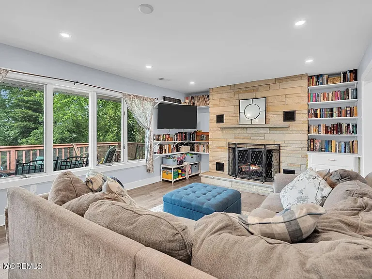 1600 Parkview Blvd — Photo 4
