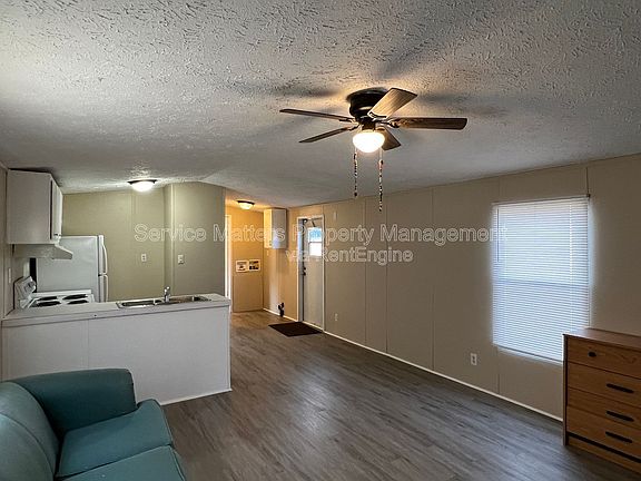 4th image of 4819 Douglas Dr