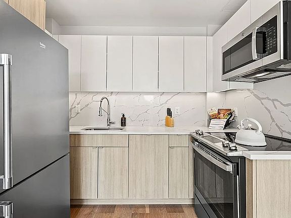 4th image of 1173 Rogers Ave APT 6C