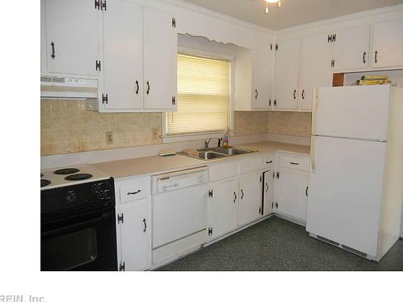 3rd image of 1000 Lyndon Cir