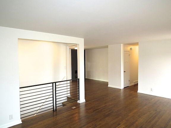 5th image of 2851 S York St