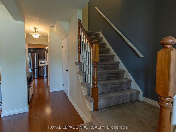 4th image of 215 Windsor St