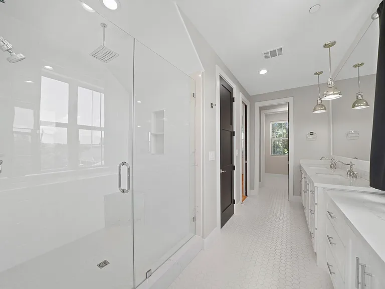 5345 Larkin St — Photo 12