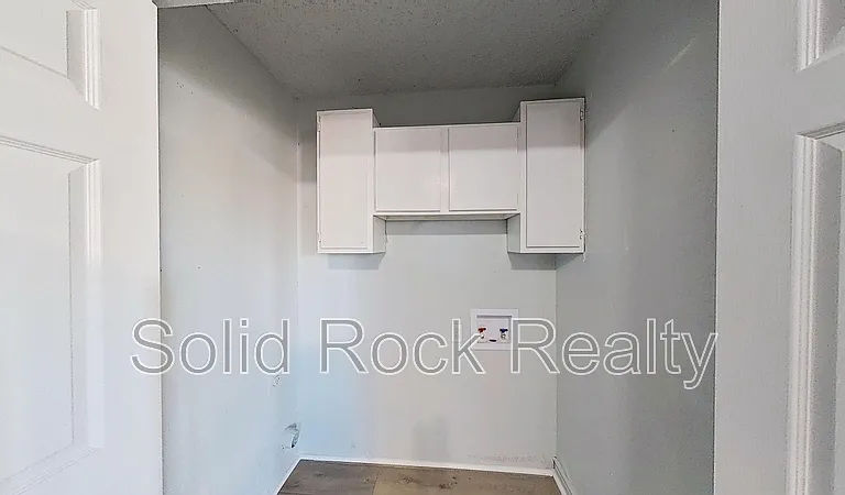 714 E 3rd St #1 — Photo 6