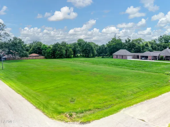 235 Ramblewood Dr, Lafayette, LA 70508