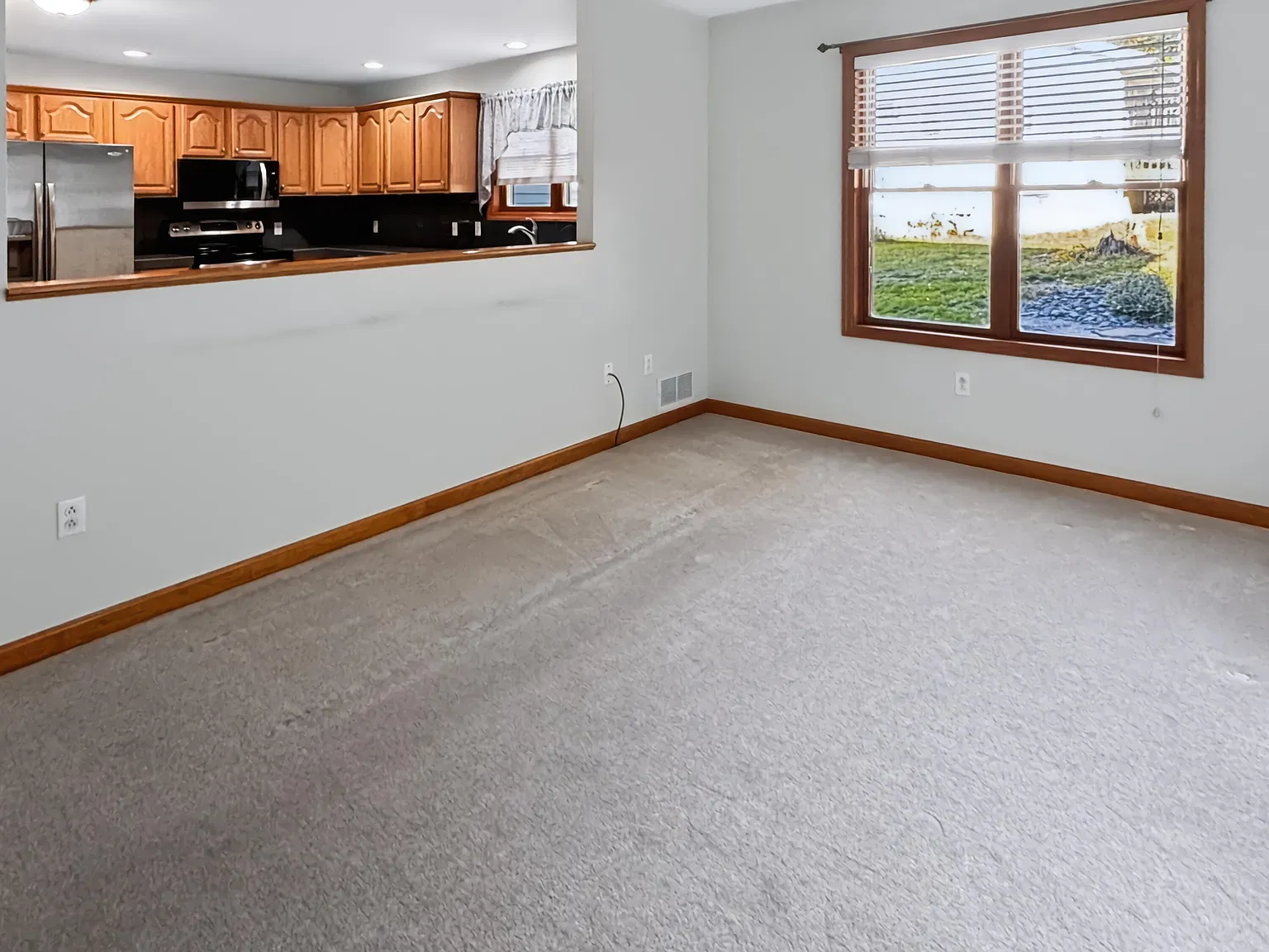 3 bed, 2.5 bath, 1488 sqft, $2,200 — Photo 3