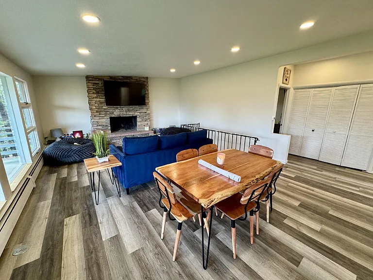 11922 Hillcrest Rd — Photo 6