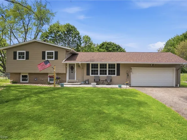 12097 Lisa Ave NW, Hartville, OH 44632