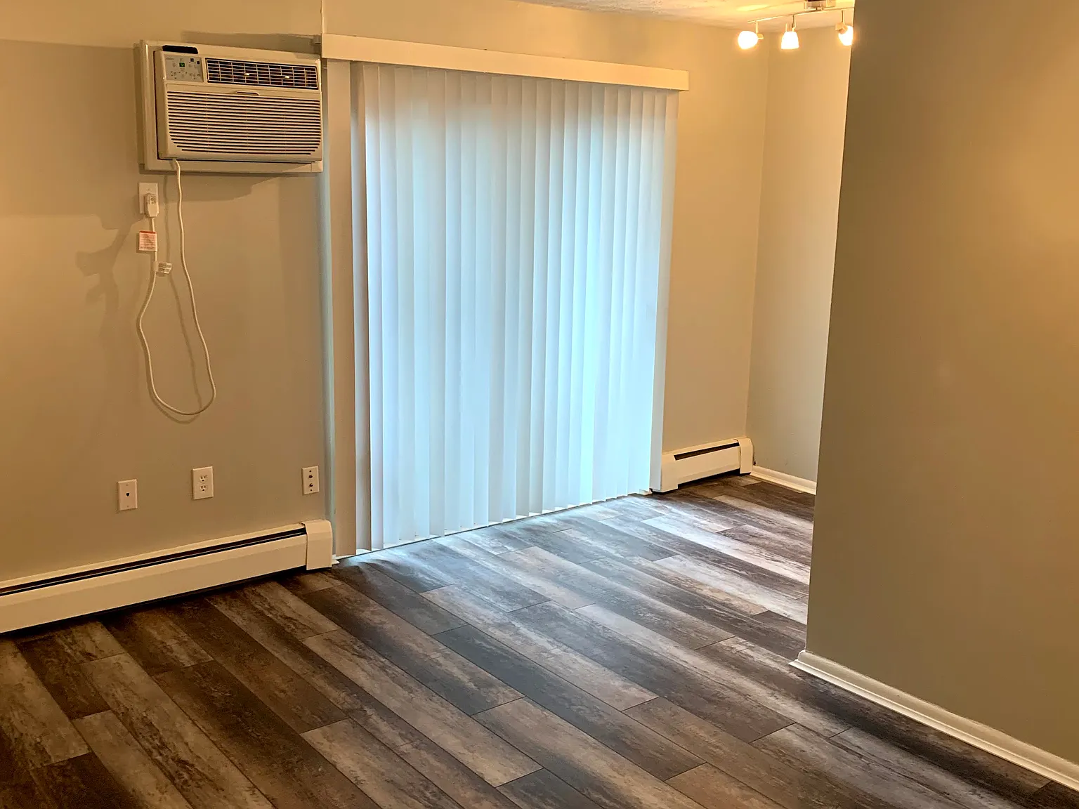1 bed, 495 sqft, $1,050 — Photo 2