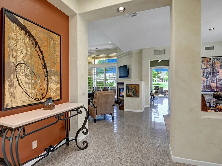 383 Desert Holly Dr — Photo 3