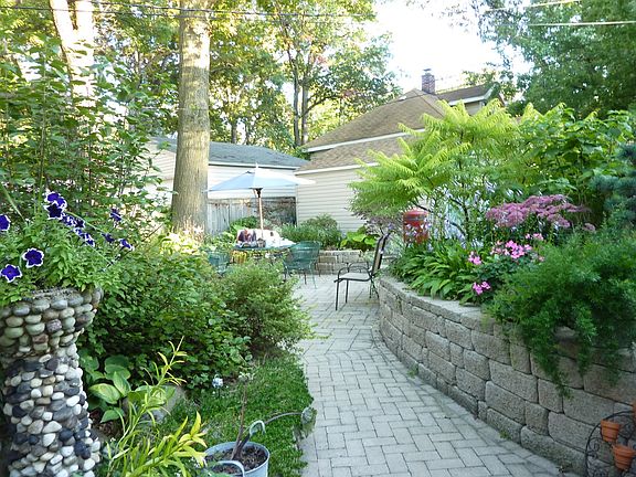 Walkway to yard