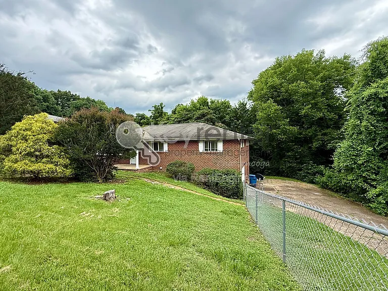 4630 Sherry Ln — Photo 2