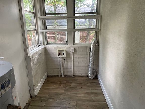 4th image of 319 W 49th St