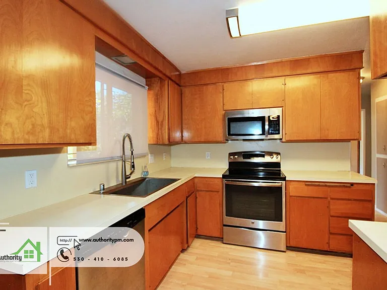 4548 Pensacola St — Photo 14