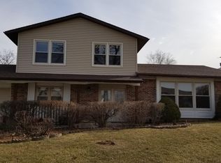 1521 Oregon Trl, Elk Grove Village, IL 60007