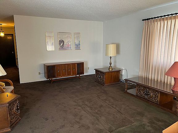 4th image of 312 Saint Clair Ave
