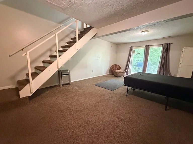 576 E Graham Pl — Photo 7