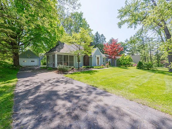 2nd image of 440 Hilldale Dr