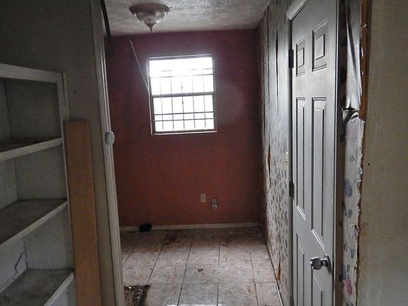 3rd image of 1516 Logan St