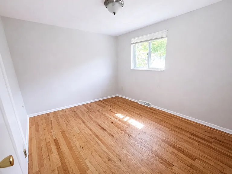 Bedroom 2/3BR