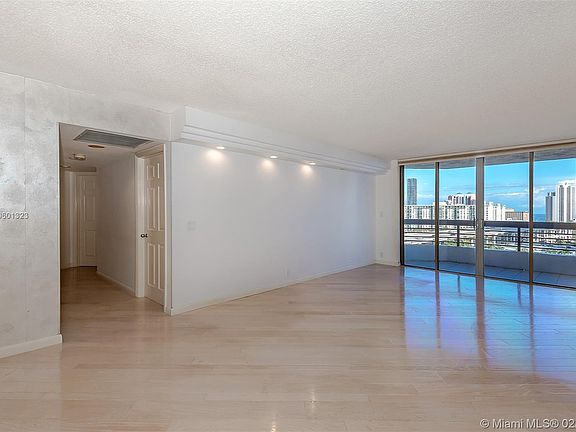 3rd image of 3500 Mystic Pointe Dr APT 1508