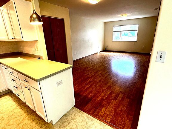 4th image of 1046 Dogwood St APT 4