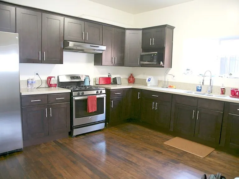 1327 W 35th St #2D — Photo 2