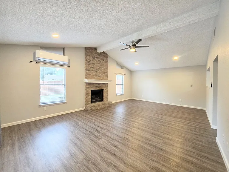 11643 Creston St — Photo 12