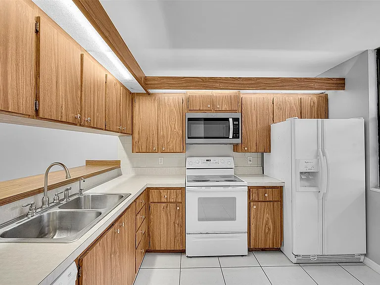 1713 Whitehall Dr #103 — Photo 7