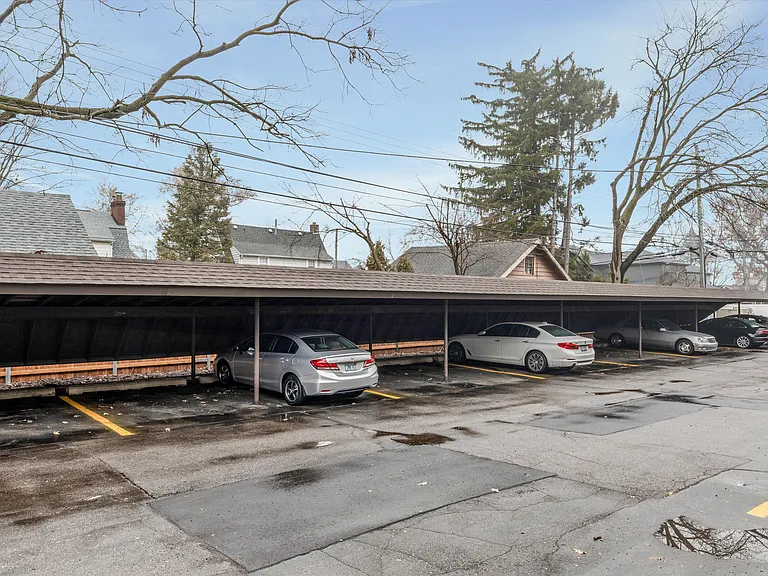 Maplecrest Apartments — Photo 25