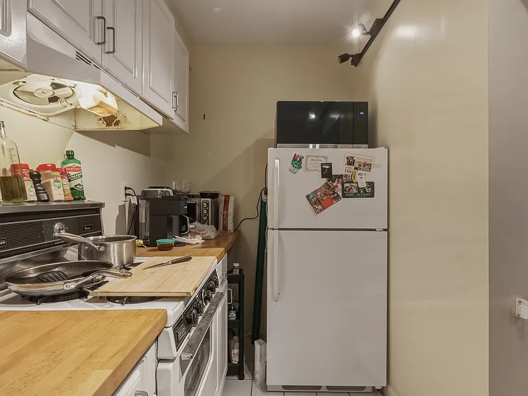 241 W Newton St #3 — Photo 3