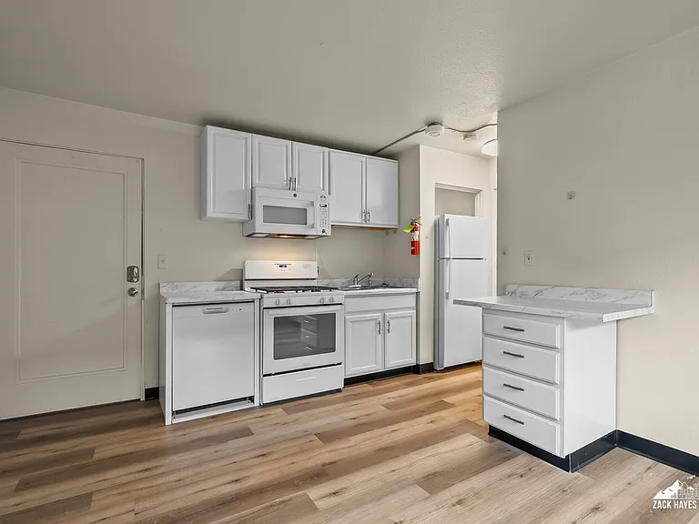 618 Gambell St #11 — Photo 36