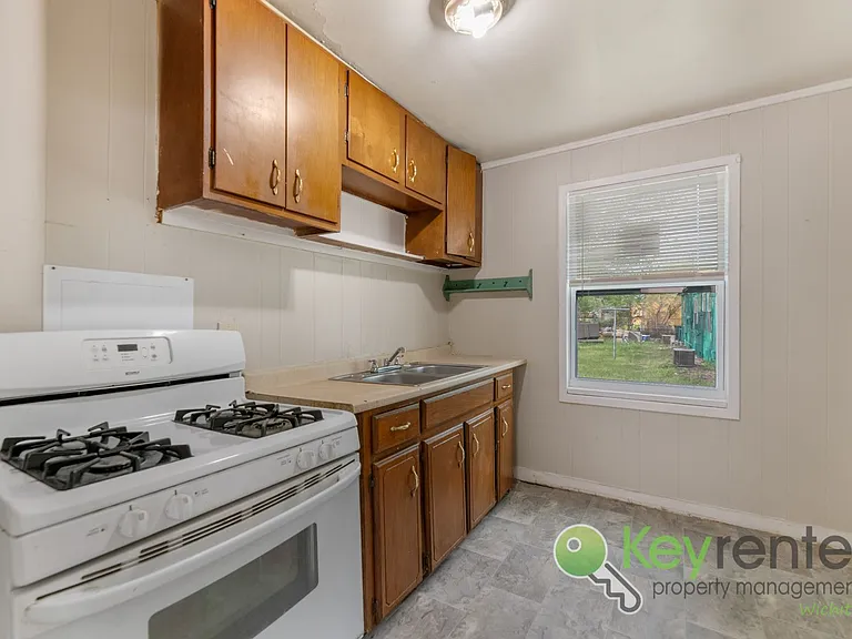 E Whitney Ln Duplex — Photo 8