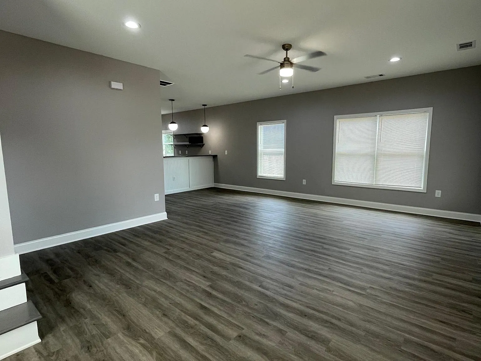 210 Evans St — Photo 4