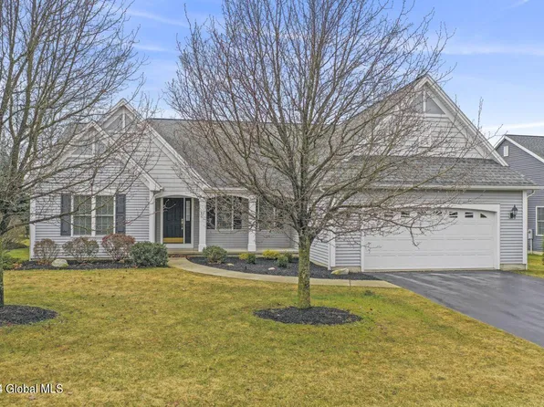 26 Gladstone Circle, Mechanicville, NY 12118