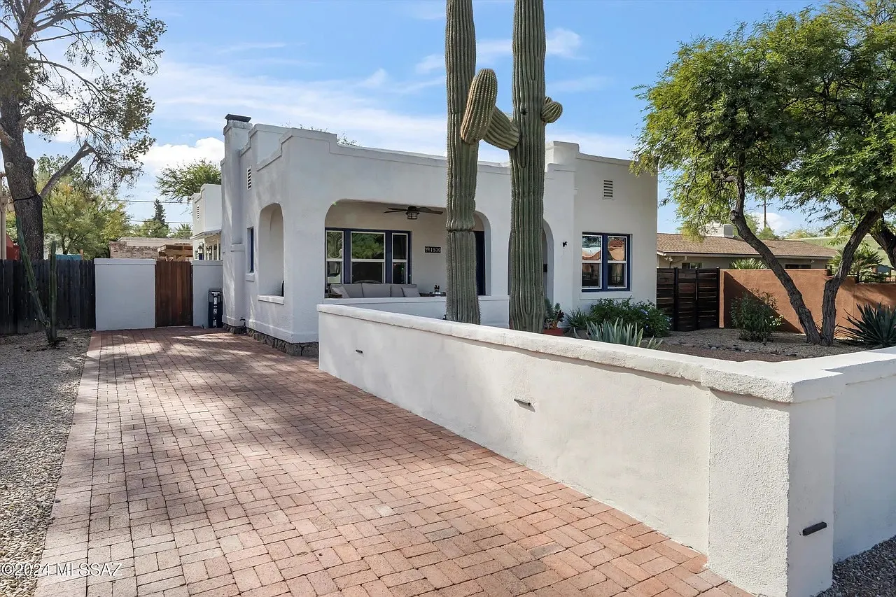 1930 E Hawthorne St — Photo 2