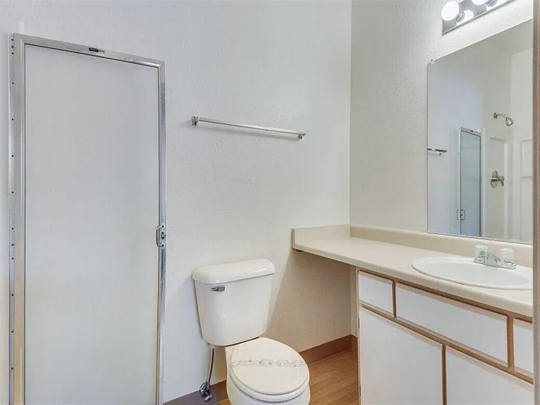 Chelsey Lane Apartments — Photo 11