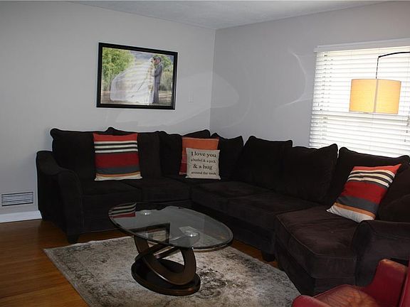 2nd image of 5870 Primrose Ave
