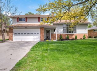 5609 Pinnacle Park Dr, Seven Hills, OH 44131