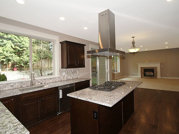 5th image of 12525 NE 70th St